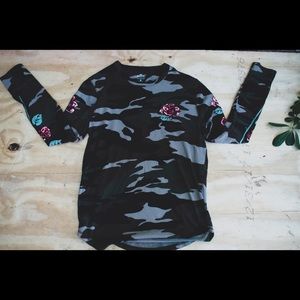 Camo rose long sleeve shirt
